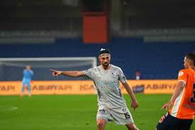 Istanbul Başakşehir ve Kocaelispor Arasındaki Mücadele