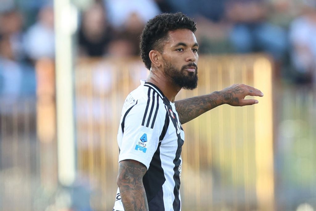 Douglas Luiz: A Key Player to Watch in 2023