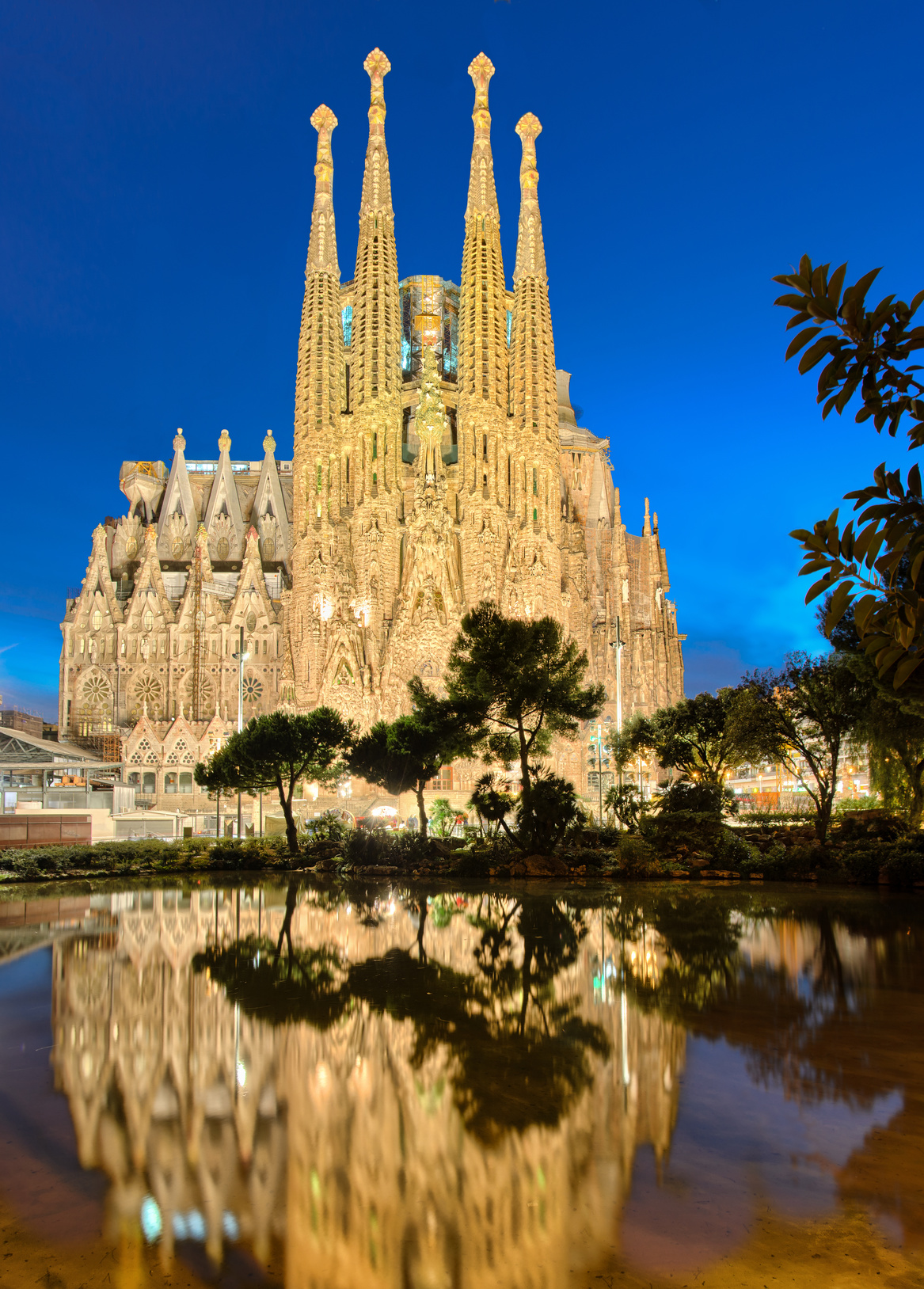 Discover the Wonders of Barcelone and Majorque