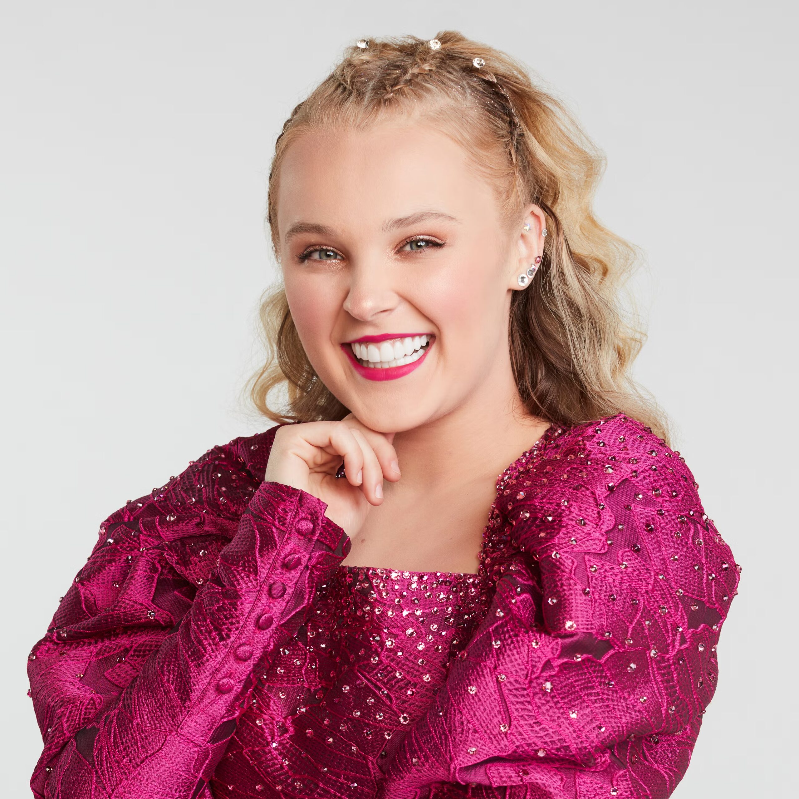 The Phenomenon of JoJo Siwa: Entertainment’s Bright Star