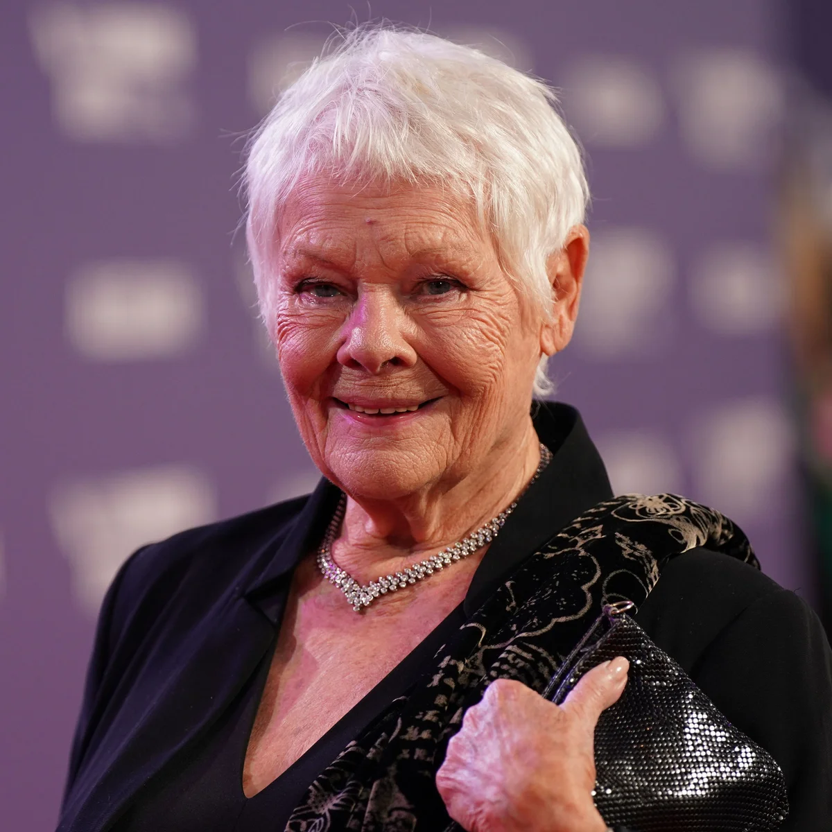 Judi Dench: Eniyan ti o ni iriri ati ifẹ ninu išišẹ